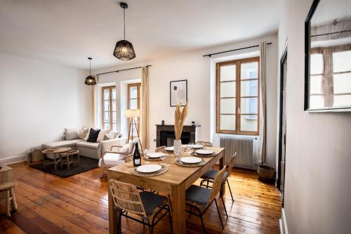 Appartement spacieux et chaleureux coeur de ville : Appartements proche de Saint-Sulpice
