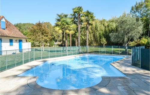 Stunning Home In Navarrenx With Outdoor Swimming Pool, Private Swimming Pool And 2 Bedrooms : Maisons de vacances proche de Nabas