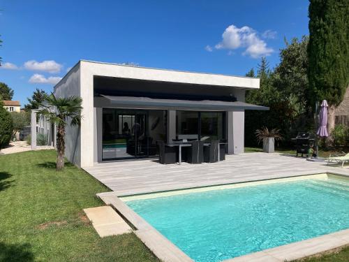 Maison de 3 chambres avec piscine privee jardin clos et wifi a Bouc Bel Air : Maisons de vacances proche de Simiane-Collongue