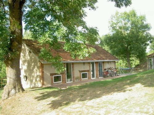 Gîte Châtel-de-Neuvre, 2 pièces, 3 personnes - FR-1-489-22 : Maisons de vacances proche de Verneuil-en-Bourbonnais