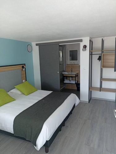 Campanile Saumur : Hotels - Maine-et-Loire