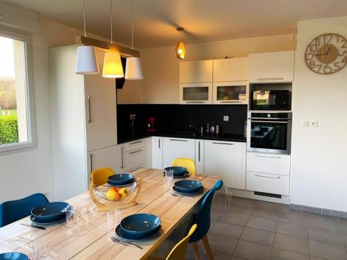 Agréable maison moderne, entre campagne et mer ! : Maisons de vacances proche de Beaufour-Druval