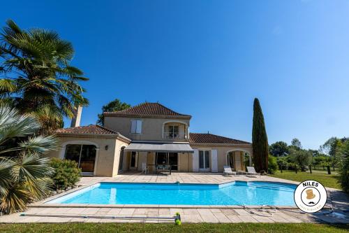 Villa provençale - Piscine Privée - Exceptionnelle : Maisons de vacances proche d'Andoins