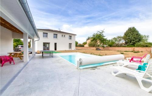 Amazing Home In Albi With Outdoor Swimming Pool, Wifi And Heated Swimming Pool : Maisons de vacances proche de Fréjairolles