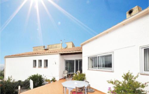 Beautiful Home In Le Boulou With 3 Bedrooms, Wifi And Private Swimming Pool : Maisons de vacances proche de Villelongue-dels-Monts