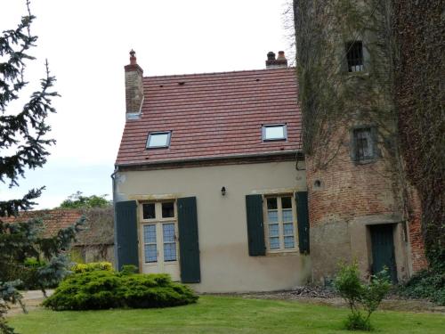Gîte Dompierre-sur-Besbre, 4 pièces, 6 personnes - FR-1-489-112 : Maisons de vacances proche de Paray-le-Frésil