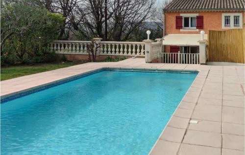 Amazing home in St-Quentin-la-Poterie with Outdoor swimming pool, 3 Bedrooms and WiFi : Maisons de vacances proche de Flaux