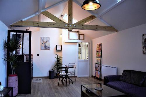 Style Loft dans une maison au calme : Sejours chez l'habitant proche de Tessancourt-sur-Aubette