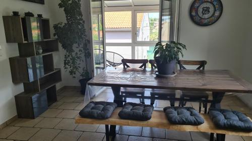 Maison familiale avec jardin clos et barbecue : Maisons de vacances proche de Le Brignon