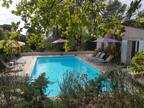 Lavish Villa in Bagnols en For t with Swimming Pool : Villas proche de Bagnols-en-Forêt