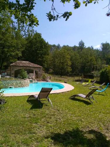 Villa de 3 chambres avec piscine privee et jardin clos a Montferrat : Villas proche de Châteaudouble
