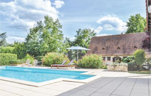 Amazing Home In Vlines With 4 Bedrooms, Wifi And Outdoor Swimming Pool : Maisons de vacances proche de Juillac