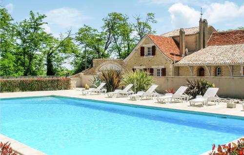 Amazing home in Gardonne with 3 Bedrooms, WiFi and Outdoor swimming pool : Maisons de vacances proche de Cunèges