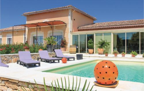 Beautiful Home In Suze La Rousse With 4 Bedrooms, Wifi And Private Swimming Pool : Maisons de vacances proche de Suze-la-Rousse