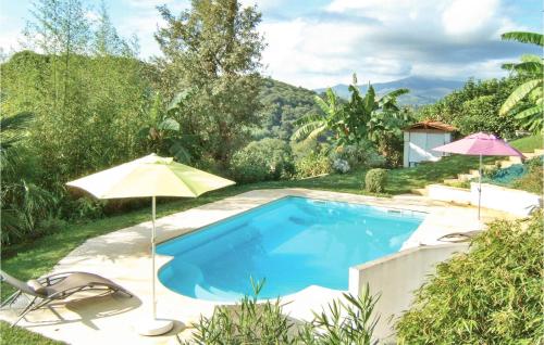 Amazing Home In Saint-pe-sur-nivelle With Wifi, Private Swimming Pool And Outdoor Swimming Pool : Maisons de vacances proche de Souraïde