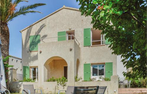 Nice home in Algajola with 3 Bedrooms and WiFi : Maisons de vacances proche d'Algajola