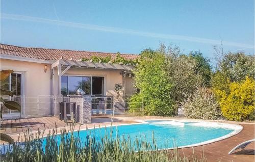 Beautiful Home In St-michel-lecluse-le- With 4 Bedrooms, Wifi And Outdoor Swimming Pool : Maisons de vacances proche de Servanches