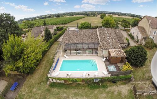 Awesome Home In Saint-mard-de-guron With Wifi, Outdoor Swimming Pool And Heated Swimming Pool : Maisons de vacances proche de Bonneville-et-Saint-Avit-de-Fumadières