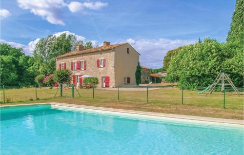 Amazing Home In St Maixent De Beugn With 5 Bedrooms, Wifi And Private Swimming Pool : Maisons de vacances proche de Faymoreau