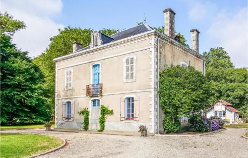 Beautiful Home In Beylongue With 4 Bedrooms, Wifi And Heated Swimming Pool : Maisons de vacances proche de Rion-des-Landes