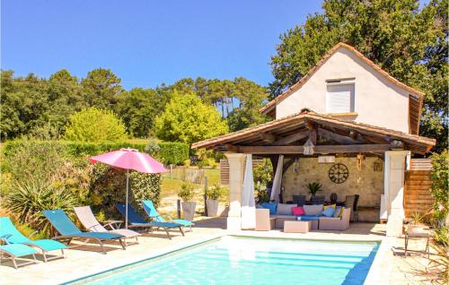 Awesome home in Saint-Sauveur-Lalande with Outdoor swimming pool, WiFi and 3 Bedrooms : Maisons de vacances proche de Saint-Sauveur-Lalande