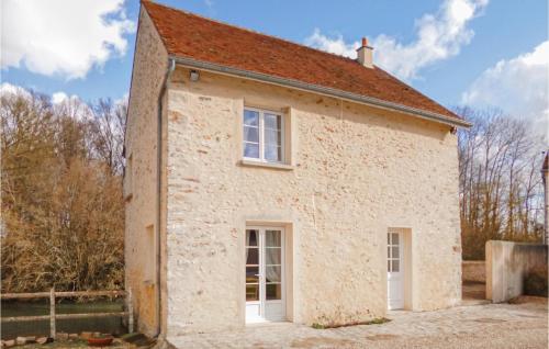 Nice home in Vaudoy-en-Brie with 3 Bedrooms, WiFi and Indoor swimming pool : Maisons de vacances proche de Chevru