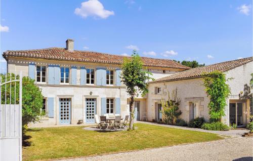 Stunning Home In Champmillon With 4 Bedrooms, Wifi And Outdoor Swimming Pool : Maisons de vacances proche de Vibrac