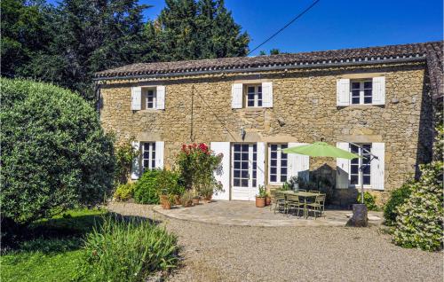 Nice home in Monsegur with 3 Bedrooms, Private swimming pool and Outdoor swimming pool : Maisons de vacances proche de Listrac-de-Durèze