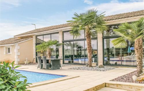 Beautiful home in Gardonne with 2 Bedrooms, WiFi and Outdoor swimming pool : Maisons de vacances proche de Cunèges