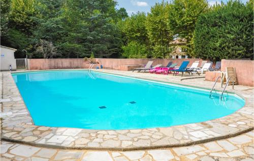 Stunning apartment in Rustrel with Outdoor swimming pool and 2 Bedrooms : Appartements proche de Caseneuve