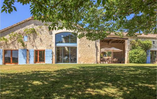 Stunning home in CAUZAC with WiFi and 4 Bedrooms : Maisons de vacances proche de Laroque-Timbaut