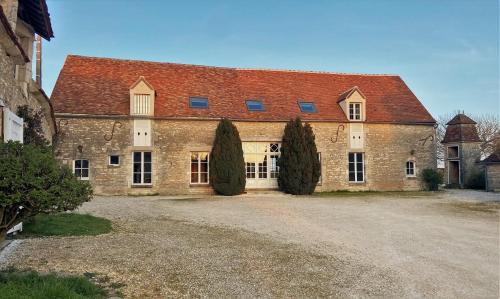LA CHARMILLE Jolie maison de campagne 14 personnes piscine calme : Villas proche de Cuncy-lès-Varzy