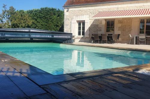 Villa avec piscine couverte chauffée privative : Villas proche de Luzillé