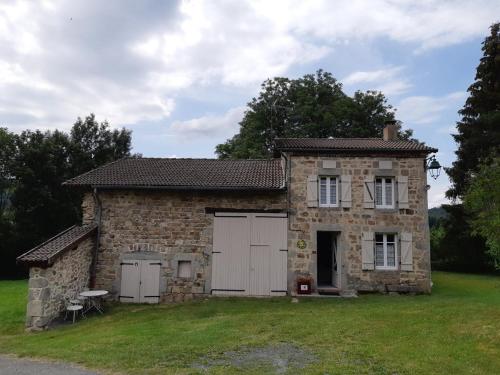 Gîte Lavoine, 4 pièces, 6 personnes - FR-1-489-136 : Maisons de vacances proche de Saint-Priest-la-Prugne