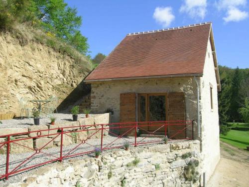 Gîte Vernusse, 2 pièces, 2 personnes - FR-1-489-208 : Maisons de vacances proche de Chouvigny