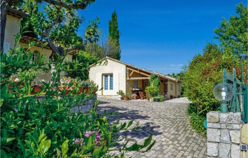 Awesome home in Mougins with 2 Bedrooms, WiFi and Outdoor swimming pool : Maisons de vacances proche de Mougins