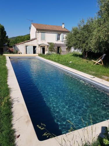 Maison de charme avec bassin de nage : Maisons de vacances proche de Cannes-et-Clairan