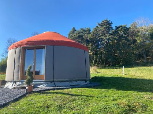 Yourte ,volcans,randonnées,lacs,quiétude : Tentes de luxe proche de Dauzat-sur-Vodable