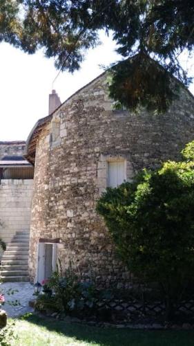 La tour du logis, gîte 4 * à 15 min du Futuroscope : Maisons de vacances proche de Saint-Genest-d'Ambière