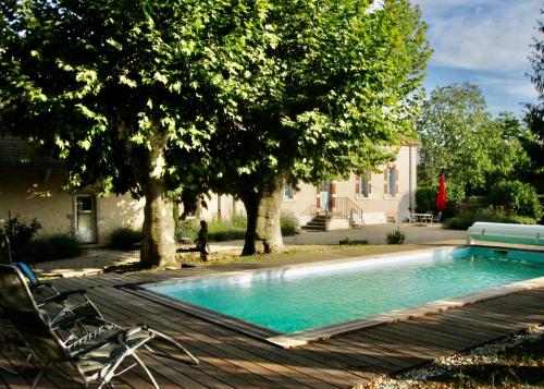 La Fontenelle - Lovely Holiday House with Swimming Pool : Maisons de vacances proche de L'Abergement-de-Cuisery