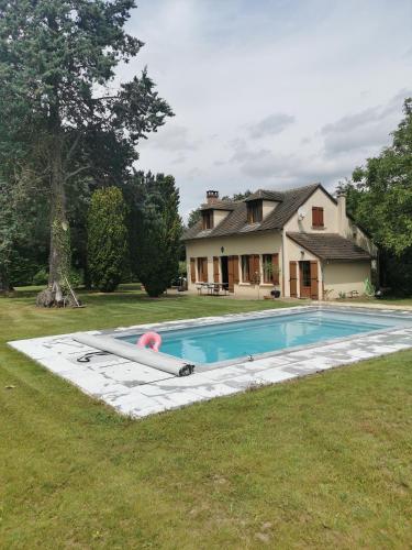 La bruère maison de 8 personnes piscine privée chauffée : Maisons de vacances proche de Treigny
