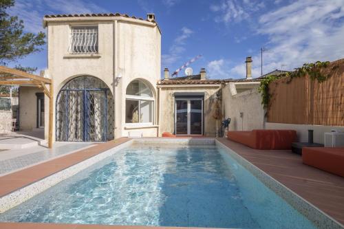 Maison Sellito 9p in Les Angles with pool : Villas proche de Rochefort-du-Gard