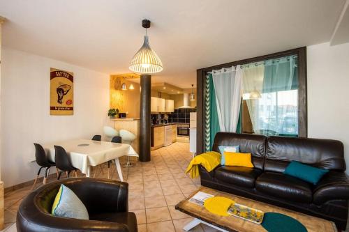 Appartement confortable rénové proche centre-ville : Appartements proche de Saint-Sulpice