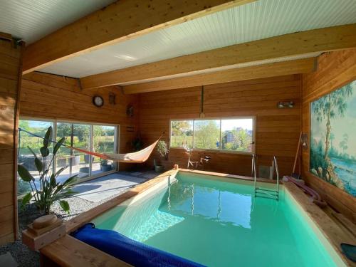 Maison avec piscine intérieure chauffée,sauna, et billard : Maisons de vacances proche de Bretteville-sur-Ay