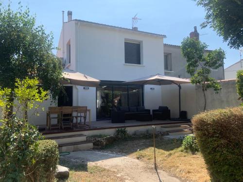 Villa au calme dans un écrin de verdure : Maisons de vacances proche d'Aytré