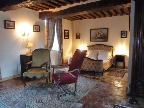 Guest room in a lavish castle in Allier : Maisons de vacances proche de Germigny-l'Exempt