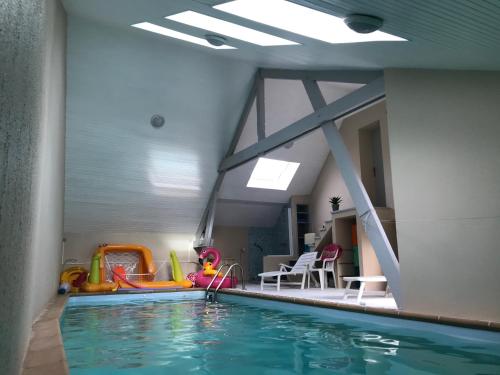 2 chambres dans maison de campagne avec piscine intérieure : B&B / Chambres d'hotes proche de Lhuys