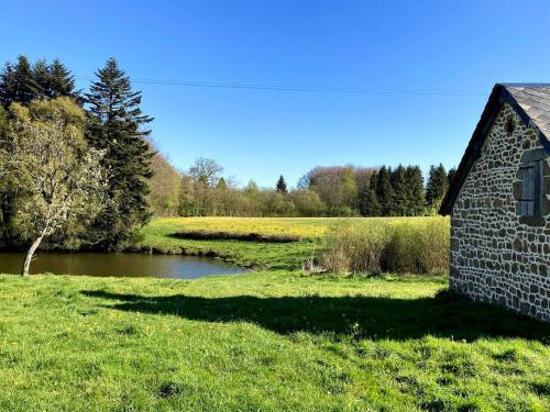 Chalet de 4 chambres avec vue sur le lac et jardin amenage a Joue du Bois : Chalets proche de Saint-Martin-des-Landes