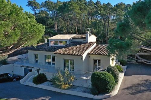 Sublime Villa Piscine Jacuzzi Côte d'Azur : Villas proche de La Roquette-sur-Siagne