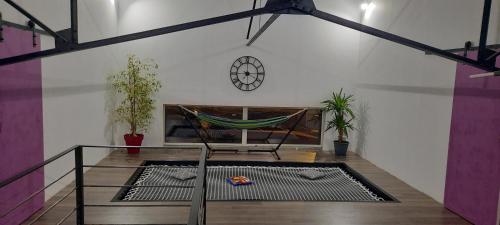 Loft atypique et chaleureux : Maisons de vacances proche de Luant